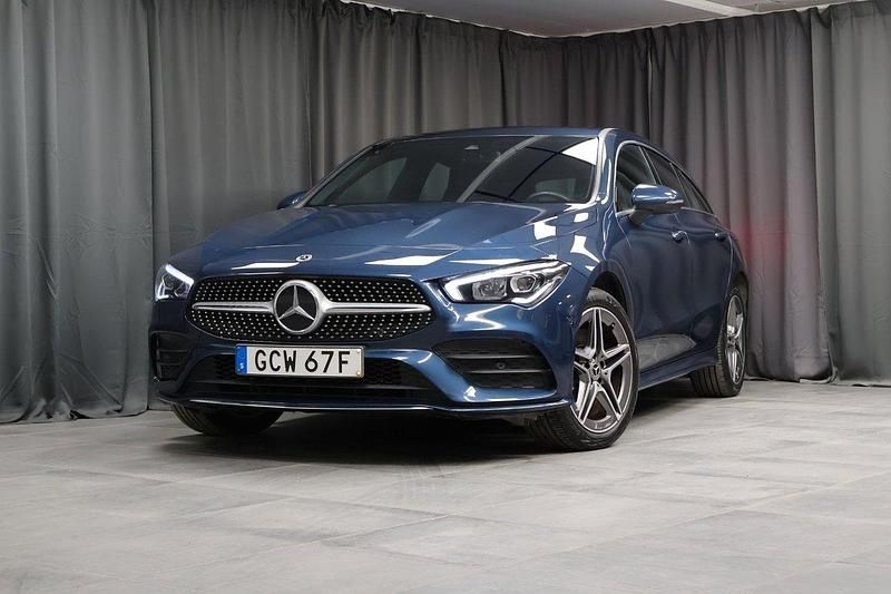 Blå Begagnad 2022 Mercedes CLA250e Advanced Plus Sedan | 359 000 kr (Marknadspris) - Bild 1/4