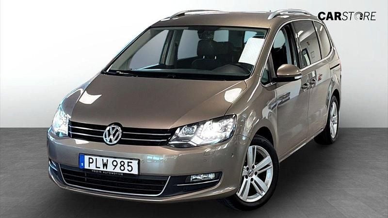 Brun (brown) Begagnad 2017 VW Sharan Minibuss | 249 900 kr (Marknadspris) - Bild 1/4