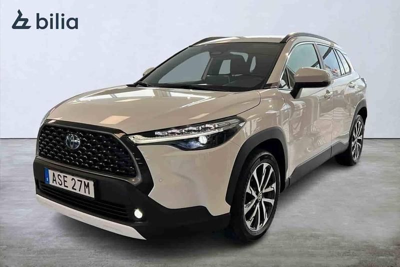 Vit Begagnad 2023 Toyota Corolla Cross SUV | 374 800 kr - Bild 1/1