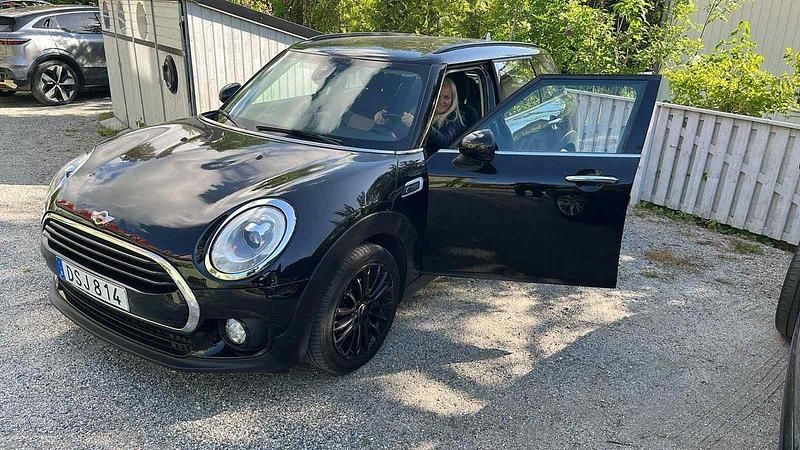 Svart Begagnad 2017 Mini Cooper Clubman Salt Kombi | 116 000 kr (Marknadspris) - Bild 1/4