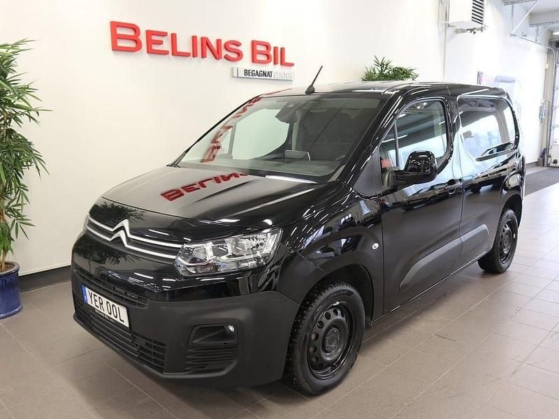 Svart Begagnad 2023 Citroën Berlingo Business Class Minibuss | 239 500 kr (Marknadspris) - Bild 1/4
