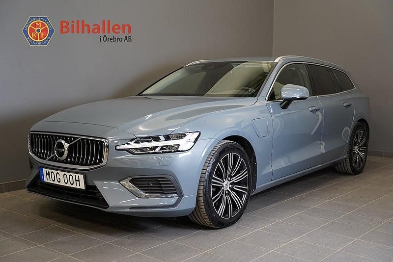 Svart Begagnad 2020 Volvo V60 Inscription Kombi | 329 900 kr (Marknadspris) - Bild 1/4