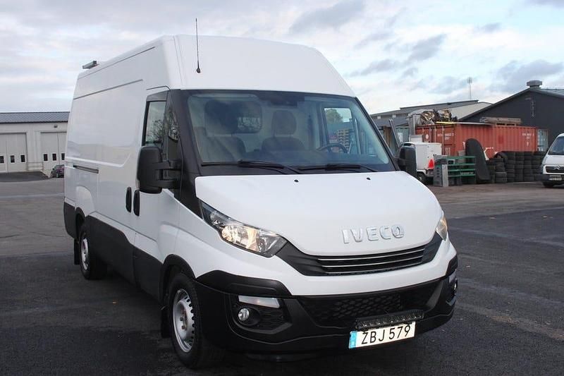 Vit Begagnad 2018 Iveco Daily Van | 250 000 kr (Dyr) - Bild 1/4