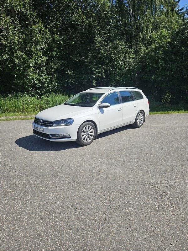 Vit Begagnad 2013 VW Passat Kombi | 62 000 kr (Superpris) - Bild 1/4