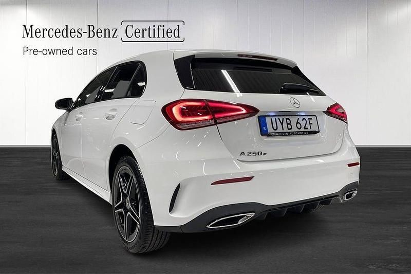 Begagnad Mercedes A250 AMG line 272 HK (200 kW) 2022 Vit Halvkombi