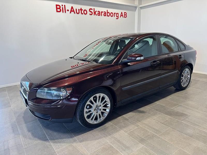 Begagnad Volvo S40 Kinetic 220 HK (161 kW) 2006 Röd Sedan