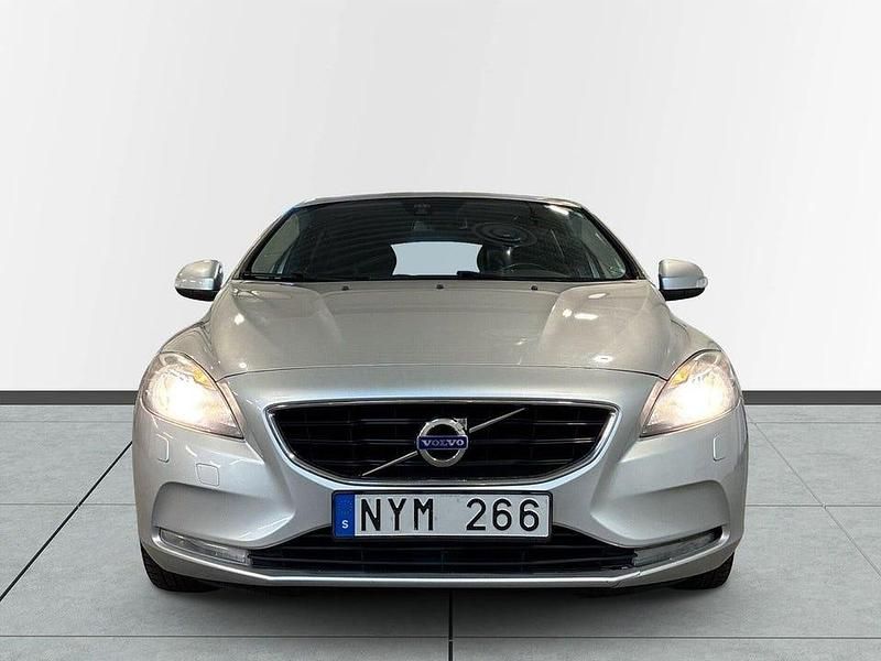 Begagnad Volvo V40 Kinetic 120 HK (88 kW) 2013 Silver Kombi