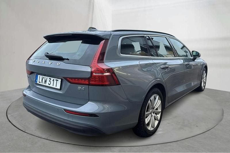 Begagnad Volvo V60 Core 197 HK (144 kW) 2023 Grå Kombi