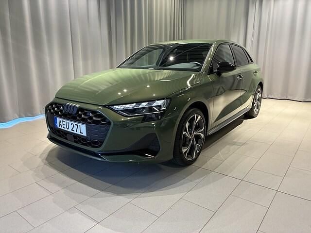 Distriktgrön metallic Begagnad 2024 Audi A3 Advanced Plus | 369 900 kr - Bild 1/4