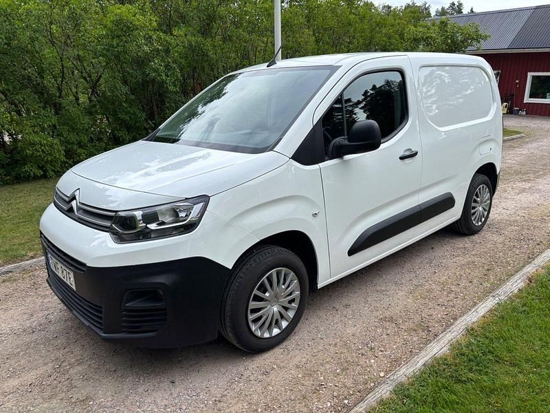 Vit Begagnad 2021 Citroën Berlingo Minibuss | 109 800 kr (Superpris) - Bild 1/4