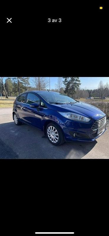 Blå Begagnad 2016 Ford Fiesta Titanium Halvkombi | 78 500 kr (Bra pris) - Bild 1/2