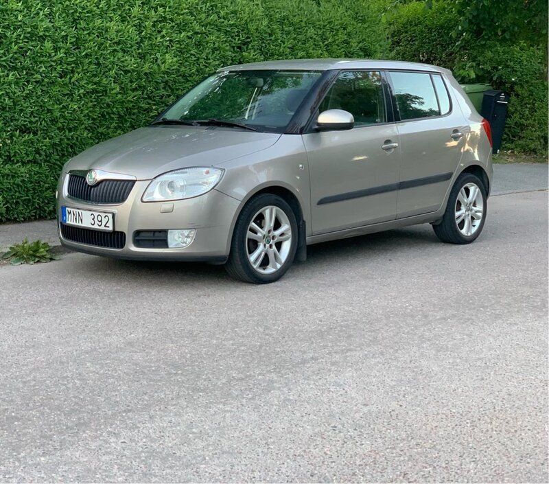 Brun Begagnad 2008 Skoda Fabia Ambiente Halvkombi | 27 000 kr (Marknadspris) - Bild 1/4