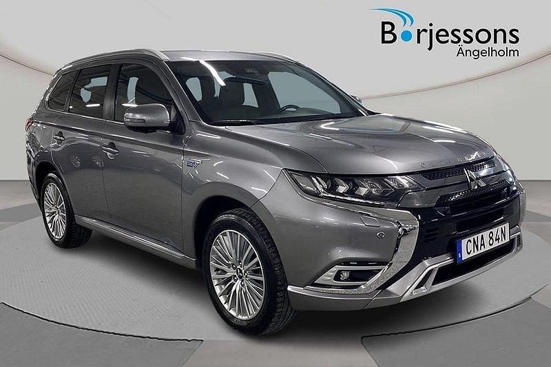 Grå Begagnad 2019 Mitsubishi Outlander P-HEV SUV | 234 000 kr (Marknadspris) - Bild 1/4