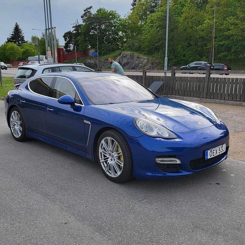 Blå Begagnad 2010 Porsche Panamera Turbo Sedan | 270 000 kr - Bild 1/4