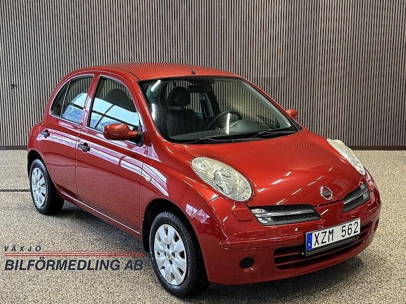 Begagnad Nissan Micra 65 HK (47 kW) 2006 Röd Halvkombi