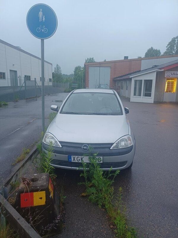 Grå Begagnad 2006 Opel Corsa Halvkombi | 5 000 kr (Superpris) - Bild 1/4