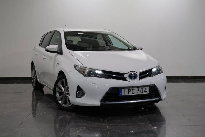 Vit Begagnad 2014 Toyota Auris Hybrid Edition Halvkombi | 109 000 kr (Bra pris) - Bild 1/4