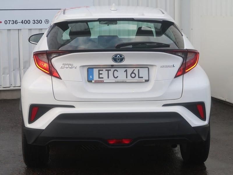 Begagnad Toyota C-HR Active 122 HK (89 kW) 2021 Vit SUV