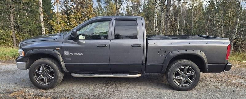 Mörkgrå (grå) Begagnad 2004 Dodge Ram Pickup | 139 900 kr - Bild 1/4