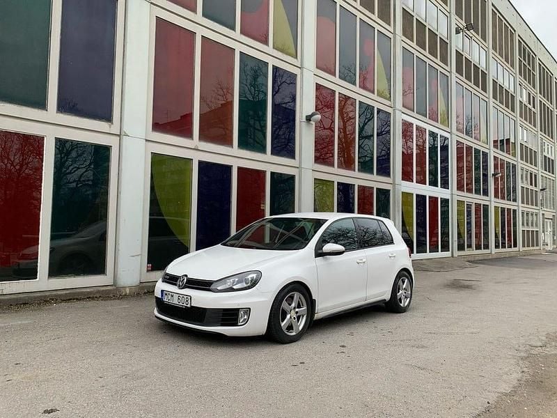 Vit Begagnad 2011 VW Golf VII GTD Halvkombi | 99 900 kr (Marknadspris) - Bild 1/4