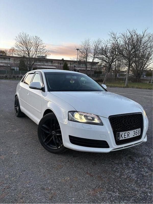 Begagnad 2010 Audi A3 Sportback Attraction Halvkombi | 69 000 kr (Lite dyr) - Bild 1/4