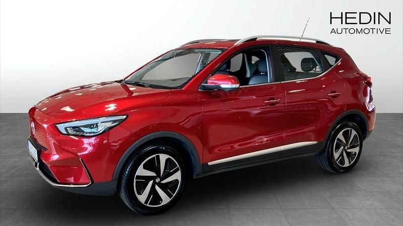 Röd (red) Begagnad 2022 MG ZS Luxury Sedan | 249 900 kr (Bra pris) - Bild 1/4