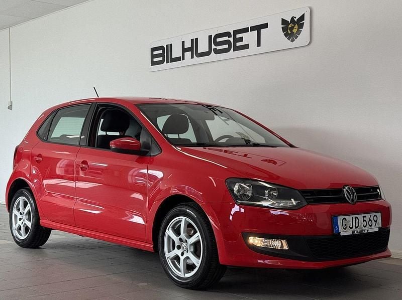 Röd Begagnad 2014 VW Polo Halvkombi | 84 900 kr (Marknadspris) - Bild 1/4
