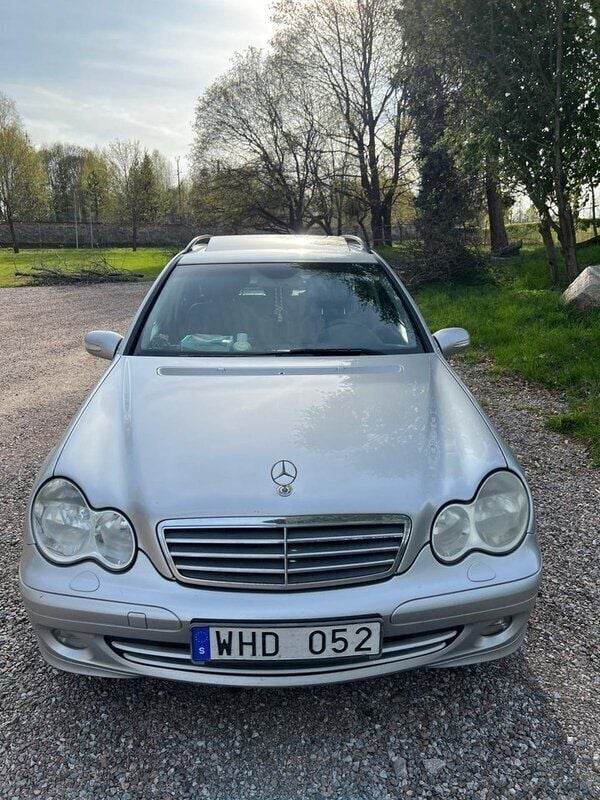Silver Begagnad 2005 Mercedes C230 Kombi | 30 000 kr (Marknadspris) - Bild 1/4