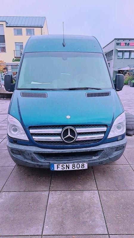 Blå Begagnad 2012 Mercedes Sprinter Van | 120 000 kr (Marknadspris) - Bild 1/4