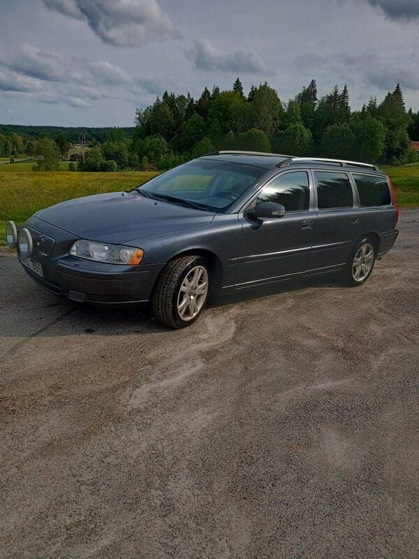 Grå Begagnad 2007 Volvo V70 Momentum Kombi | 19 500 kr (Superpris) - Bild 1/4