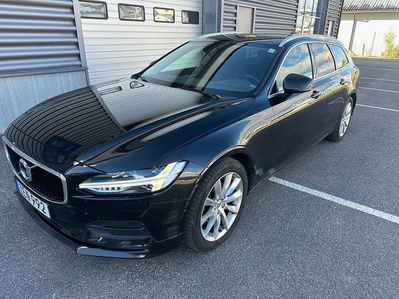 Svart Begagnad 2018 Volvo V90 Momentum Kombi | 179 000 kr (Marknadspris) - Bild 1/4