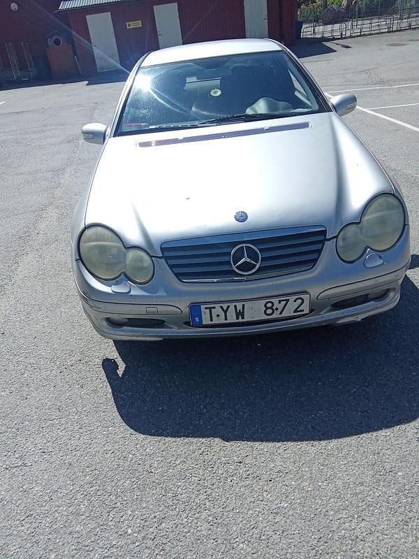 Begagnad Mercedes 180 143 HK (105 kW) 2003 Sedan