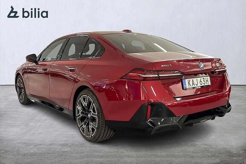 Begagnad BMW 530e M Sport 190 HK (139 kW) 2025 Röd Sedan