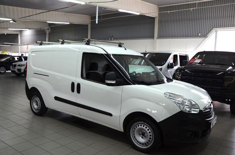 Vit Begagnad 2015 Opel Combo S Minibuss | 79 900 kr (Lite dyr) - Bild 1/4