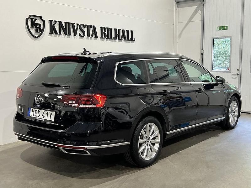 Begagnad VW Passat GTE 218 HK (160 kW) 2022 Svart Kombi
