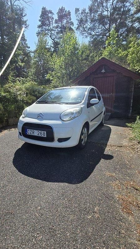 Vit Begagnad 2009 Citroën C1 Halvkombi | 20 000 kr (Marknadspris) - Bild 1/4