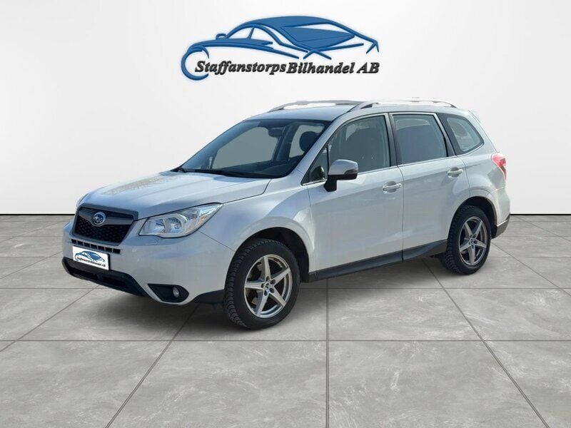 Vit Begagnad 2015 Subaru Forester SUV | 79 900 kr (Bra pris) - Bild 1/4
