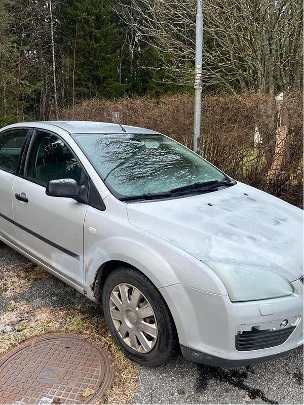 Begagnad 2006 Ford Focus Halvkombi | 8 000 kr (Superpris) - Bild 1/4