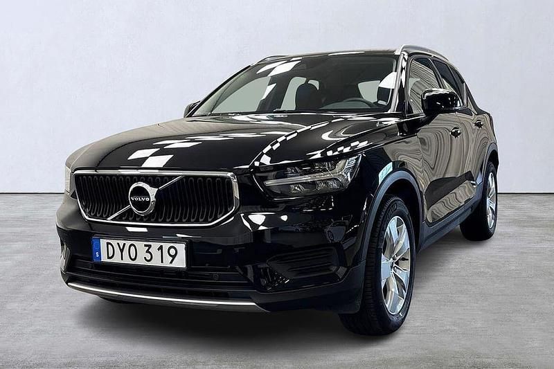Svart Begagnad 2021 Volvo XC40 Momentum SUV | 314 900 kr (Marknadspris) - Bild 1/4