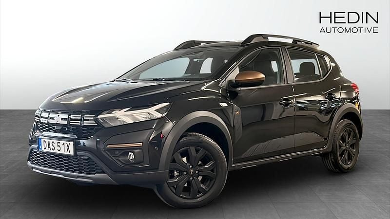 Svart (black) Begagnad 2025 Dacia Sandero Extreme Halvkombi | 219 000 kr (Lite dyr) - Bild 1/4