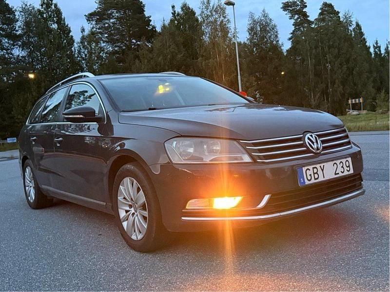 Grå Begagnad 2013 VW Passat Kombi | 59 900 kr (Bra pris) - Bild 1/4