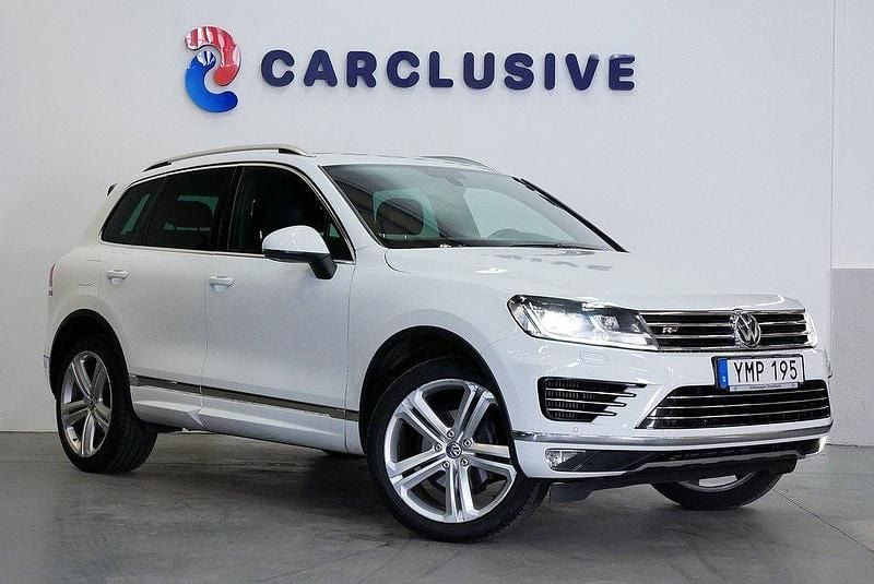 Vit Begagnad 2016 VW Touareg R-line SUV | 219 900 kr (Marknadspris) - Bild 1/4