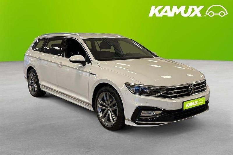 Vit Begagnad 2021 VW Passat R-line Kombi | 294 700 kr (Marknadspris) - Bild 1/4