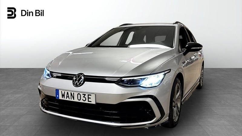 Silver Begagnad 2022 VW Golf VIII R-line Kombi | 294 800 kr (Dyr) - Bild 1/4