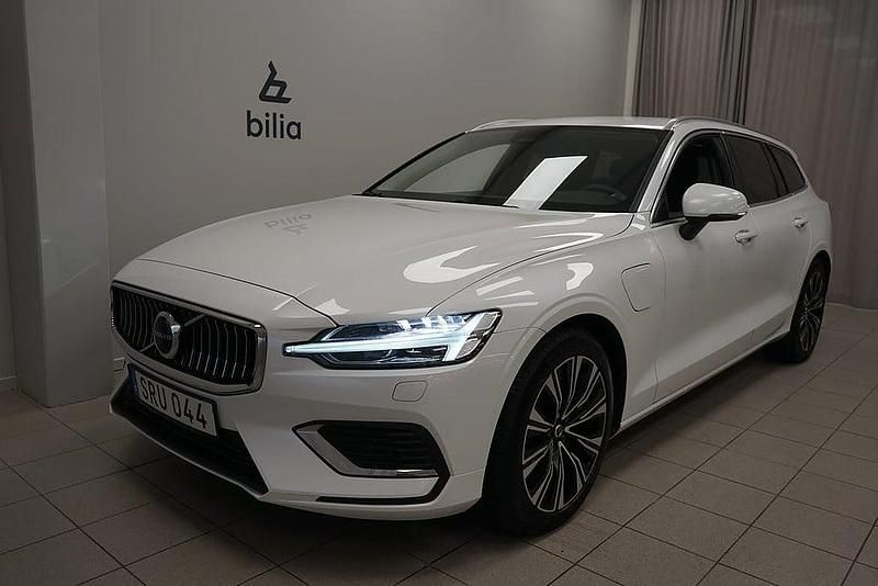 Vit Begagnad 2022 Volvo V60 Core Kombi | 369 900 kr (Marknadspris) - Bild 1/3