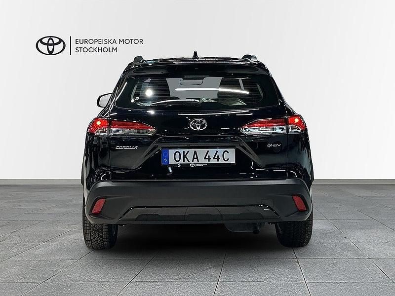 Begagnad Toyota Corolla Cross Active 140 HK (102 kW) 2024 Svartmetallic SUV