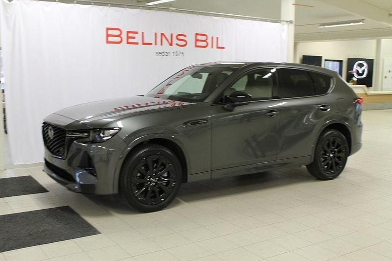 Grå (mchine grey metallic) Ny 2025 Mazda CX-60 Homura-Line SUV | 585 000 kr (Marknadspris) - Bild 1/4