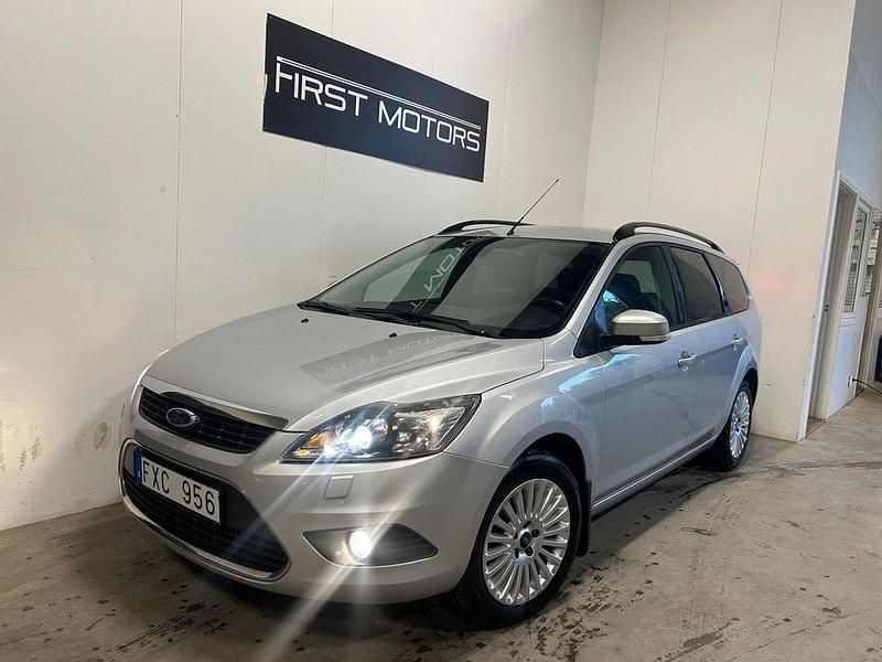 Grå Begagnad 2010 Ford Focus Titanium Kombi | 49 900 kr (Marknadspris) - Bild 1/4