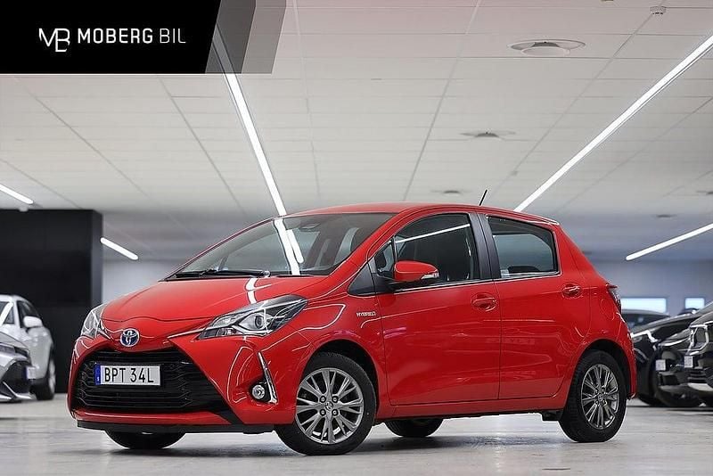 Röd Begagnad 2019 Toyota Yaris Hybrid Active Halvkombi | 179 900 kr (Marknadspris) - Bild 1/2