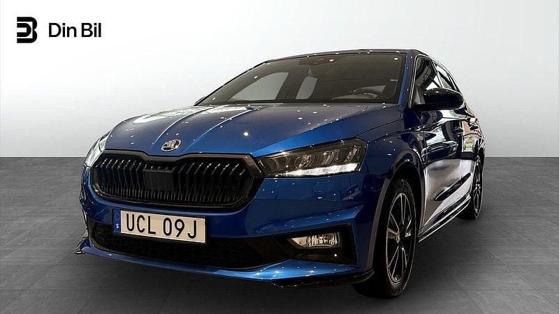 Blå (race blue metallic) Begagnad 2024 Skoda Fabia Monte Carlo Halvkombi | 229 900 kr (Marknadspris) - Bild 1/4
